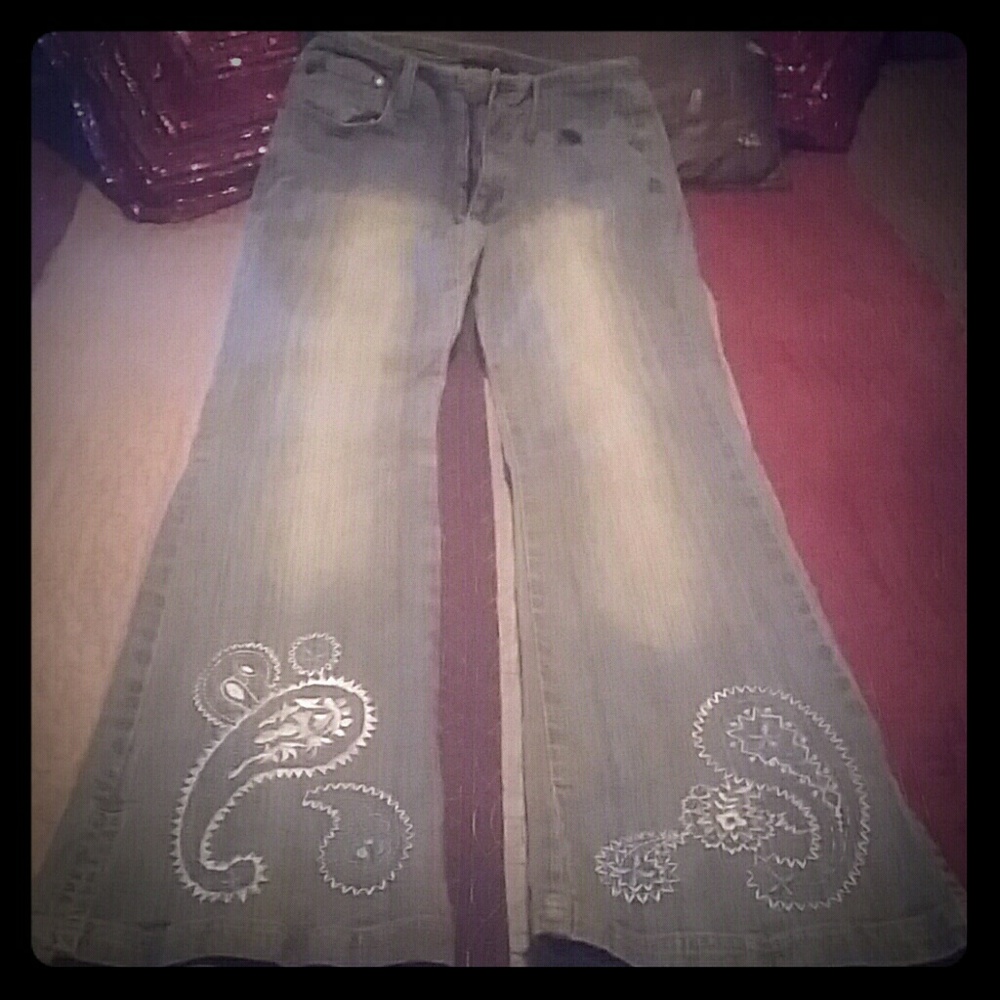 Retro denim jeans with embroidery